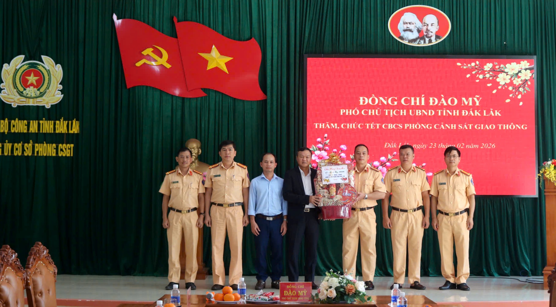 Phó Chủ tịch UBND tỉnh Đào Mỹ thăm, chúc Tết các đơn vị công an